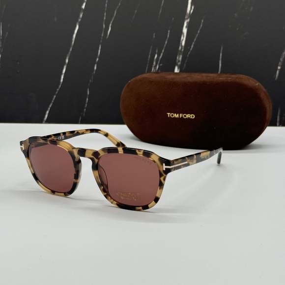 NEW TOM FORD TF931 56S WOMEN SUNGLASSES TOM FORD AVERY FT0931/S - Picture 1 of 10